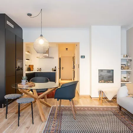 Centrally Located Close To The Apartment